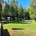 Mustalahti Lomamökit *