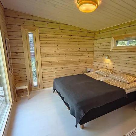 Mustalahti 木屋