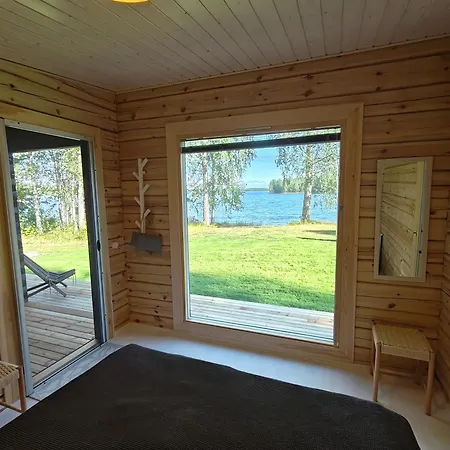 Mustalahti 木屋 *