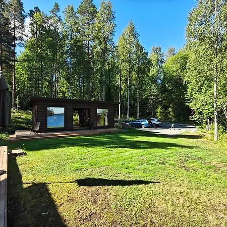 Mustalahti 木屋 *