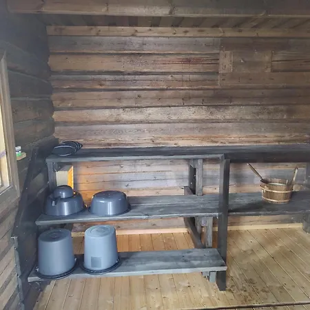 Mustalahti 木屋 *