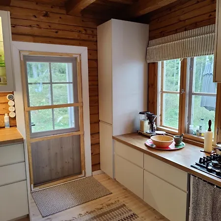 Mustalahti * فيتاساري